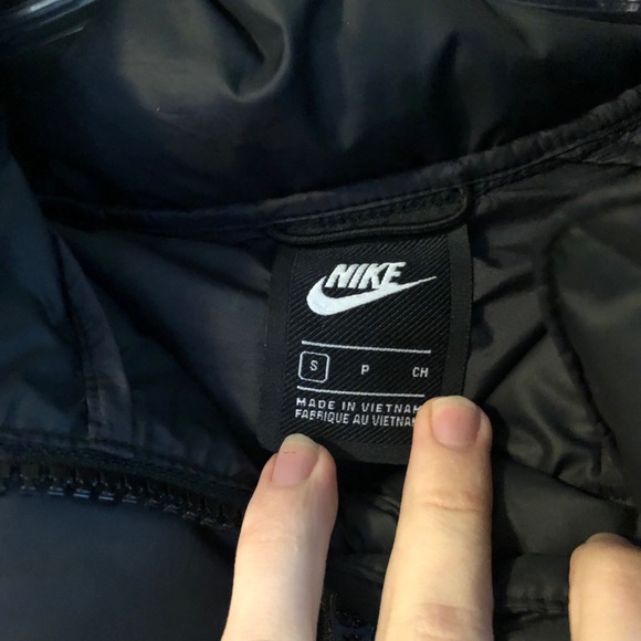 Nike puffer jacket - Picture 3 of 4